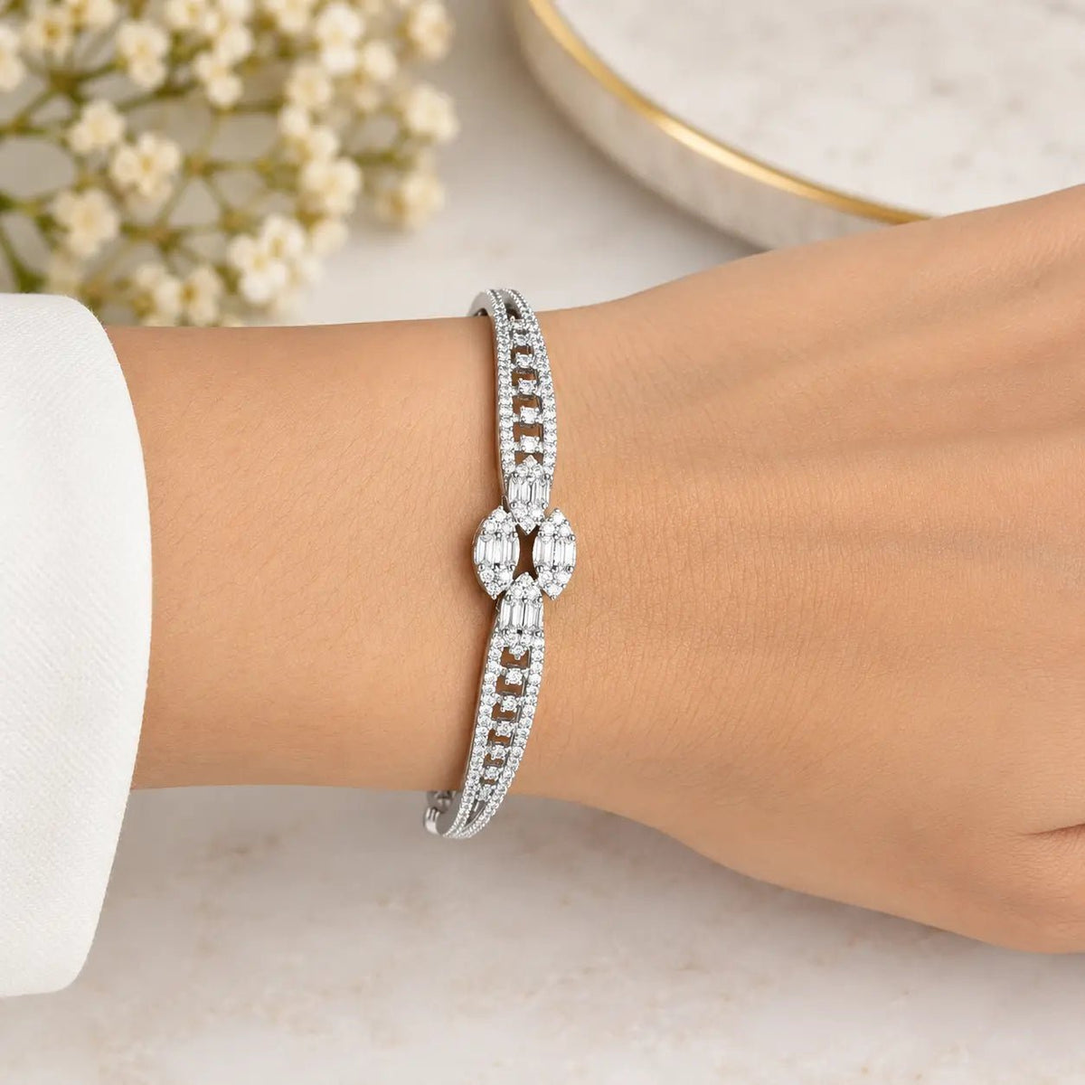 AD Bracelet in Polished Silver for Women - Iridescent Gems