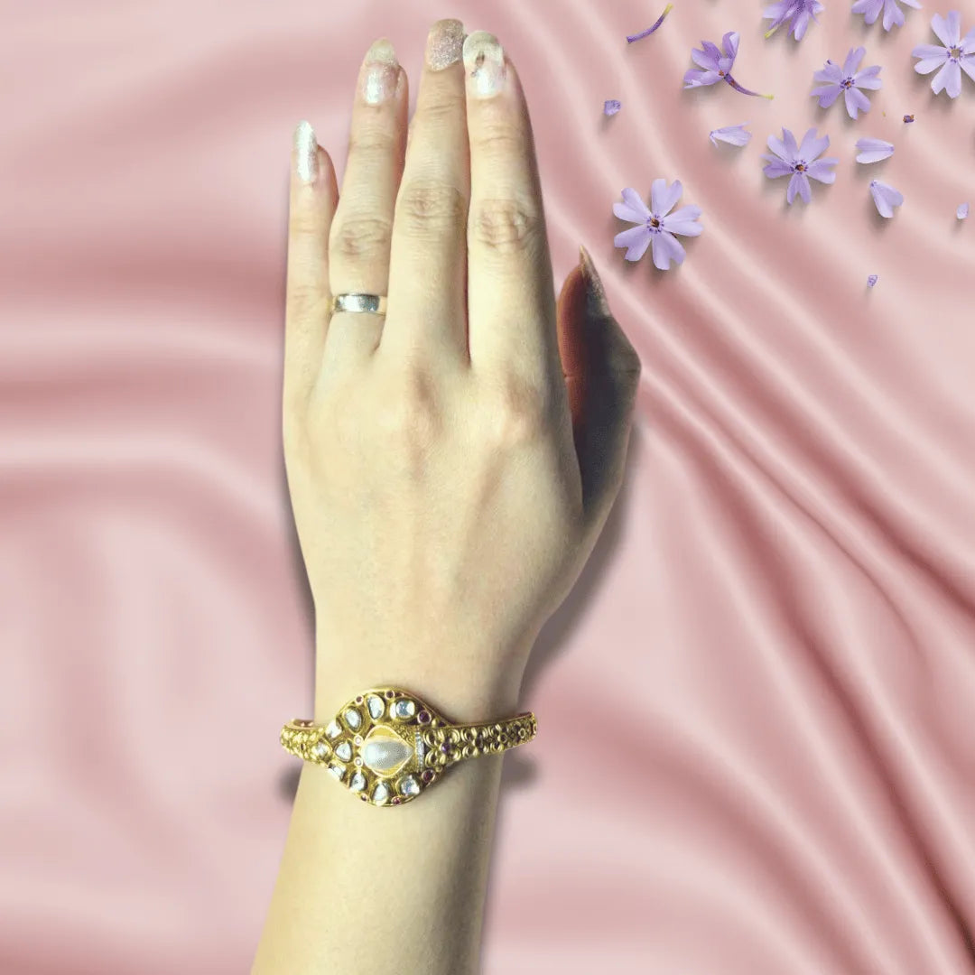 Gold Kundan Bracelet - Antique gold polish